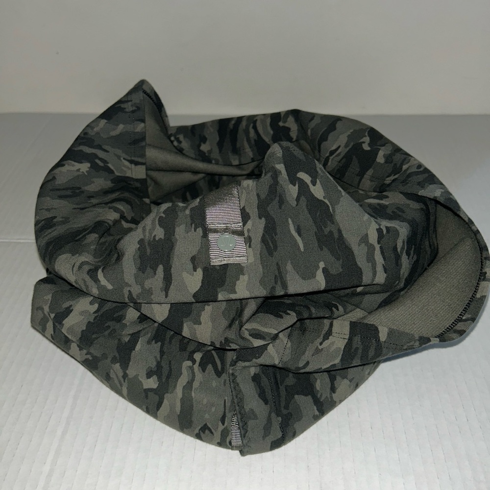 Lululemon Vinyasa Scarf Camo Green - Picture 4 of 6